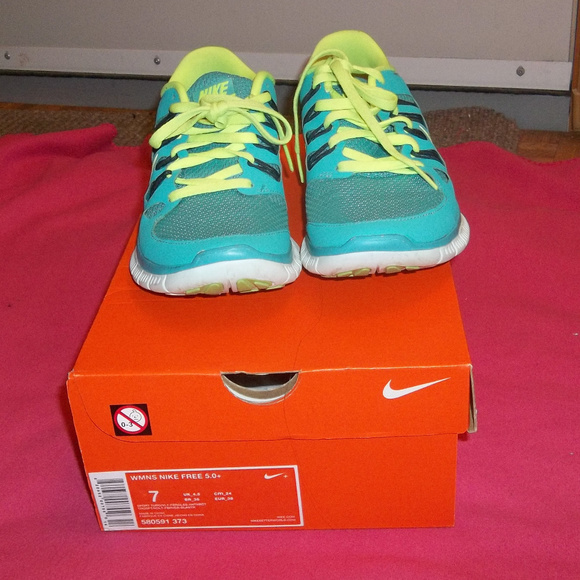 * SOLD * Women's Nike Free 5.0 Runners Size 7 - Picture 2 of 8